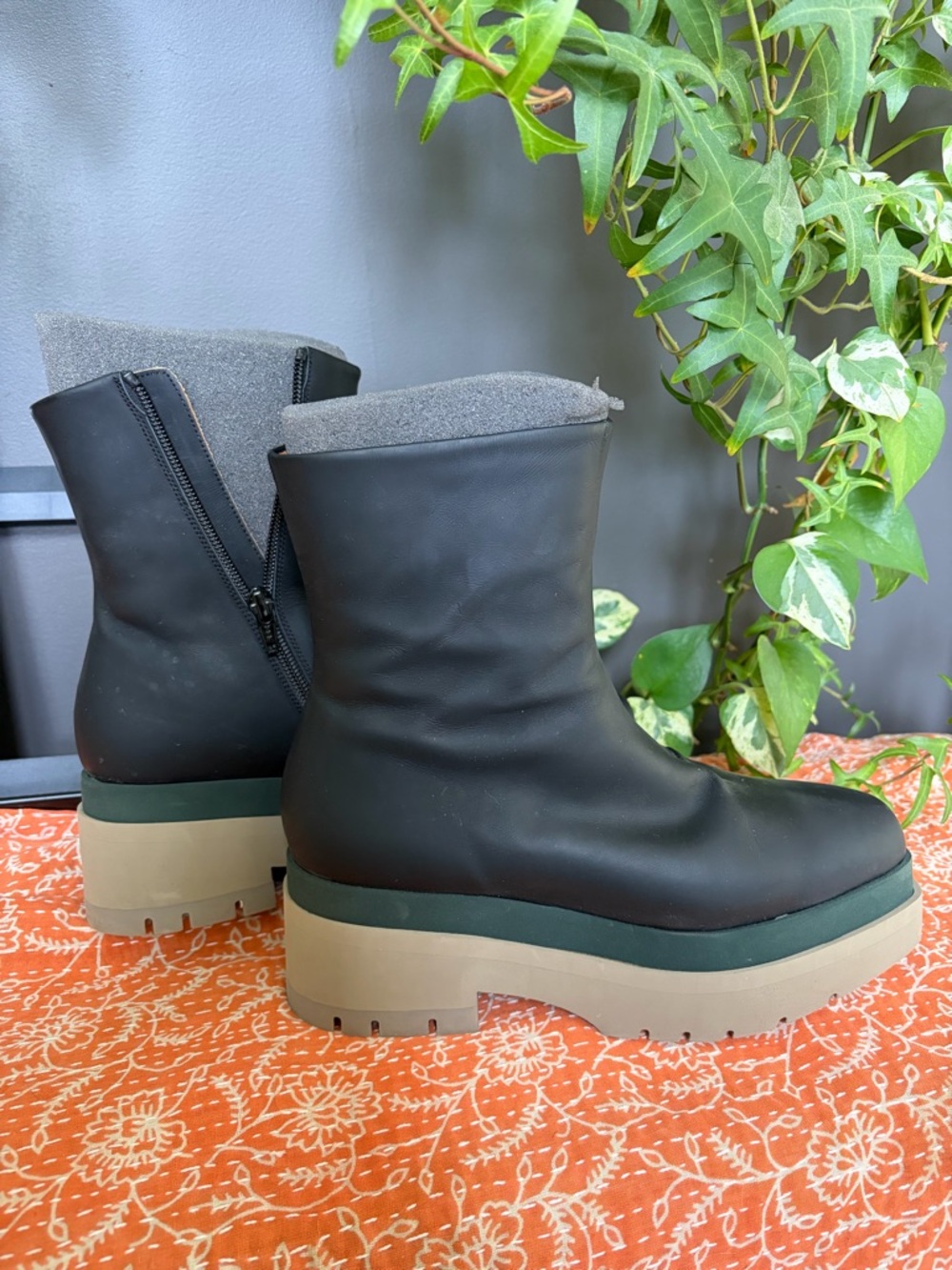 Coclico charme zip platform boots size 37.5